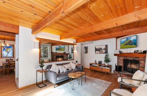 Big Bear Lake Chalet De Esquí | Summit Happy Cabin with HOT TUB! HIGH SPEED EV HOOKUP, CLOSE TO SLOPES