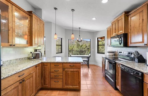 Prescott Casa | Summit Lodge- Sleeps 10, 4 Full Bath, Pet Friendly
