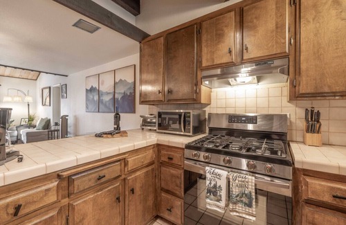 Summit Estates Apartamento | Summit Nest: Next to Trails, Lake & Village, AC!