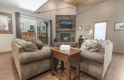 Summit Estates Cabina | Summit Shooting Stars - Cabins each with a Hot Tub and Game Room! Perfect location!