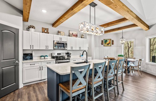 Gatlinburg - Pigeon Forge Cabina | Summit Trails Sanctuary ~ 3BR Single Level Cabin in The Summit at Bluff Mtn!