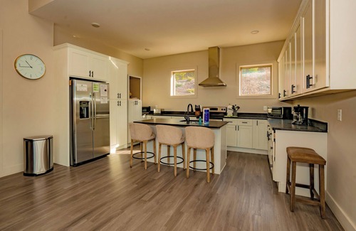 Gatlinburg - Pigeon Forge Cabina | SummitTrailRetr: Indoor Pool, Spectacular Views, Theater, Games, Hot Tub, Wifi