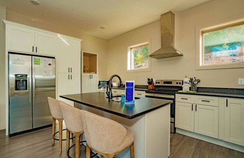 Gatlinburg - Pigeon Forge Cabina | SummitTrailRetr: Indoor Pool, Spectacular Views, Theater, Games, Hot Tub, Wifi