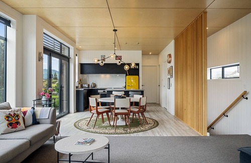 Waikanae Casa | Sun and Serenity - Waikanae Beach Holiday Home