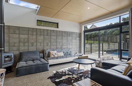 Waikanae Casa | Sun and Serenity - Waikanae Beach Holiday Home