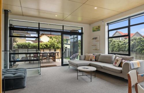 Waikanae Casa | Sun and Serenity - Waikanae Beach Holiday Home