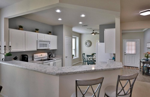 Sun City Casa | SUN CITY RESORT - IMPRESIONANTE CONTEMPORÁNEO - COMO NUEVO! GEORGETOWN, TX