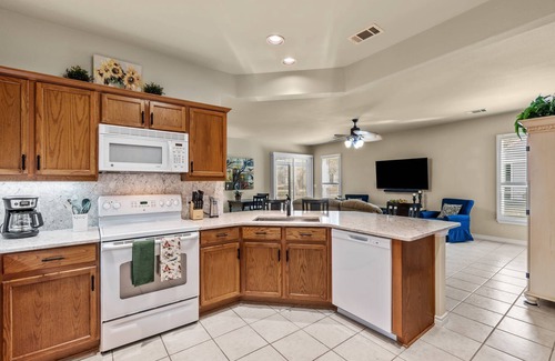 Sun City Casa | Sun City Georgetown TX! Beautifully Furnished w/ Screened Porch on Wooded Lot!