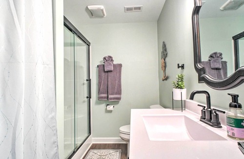 Kings Grant Casa | Sun-Dappled Getaway in Wilmington w/ Fire Pit