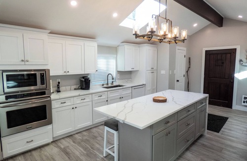 Monticello Casa | Sun Drenched Lakefront Cove