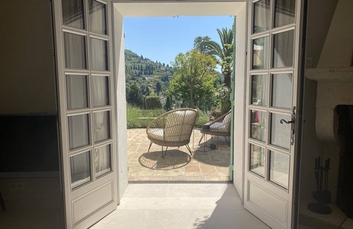 Grasse Villa | SOL VILLA DE LUJO EN LA CÔTE D'AZUR con piscina, bar, área de barbacoa, aire acondicionado y gimnasio