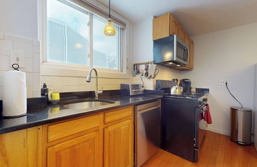 Brookline Apartamento | Sun-filled 1 bed, 1 bath in Brookline Village