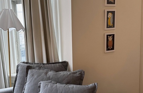 Decorah Apartamento | Sun-Filled 1 Bedroom Overlooking Water Street - No Cleaning Fee