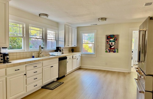 Fair Oaks Casa | Sun-Filled 4-bedroom house with AC in Menlo Park.