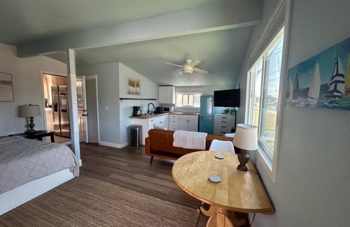 Imperial Beach Apartamento | Sun drenched Beach retreat in quiet walkable pet friendly neighborhood!!