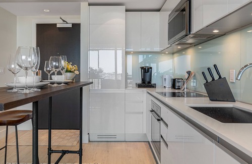 Beltline Condominio | Sun-filled Condominium with in-door Parking and Gym