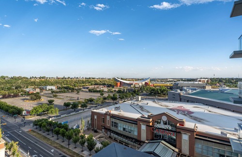 Beltline Condominio | Sun-filled Condominium with in-door Parking and Gym