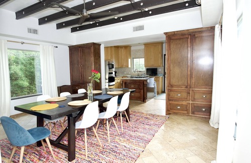 MacGregor Casa | Sun-Filled Home Away from Home