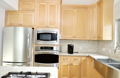 MacGregor Casa | Sun-Filled Home Away from Home