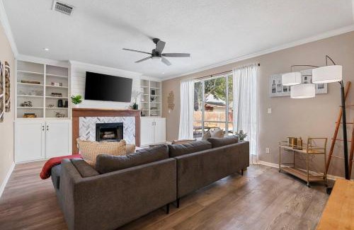 Round Rock Casa | Sun Filled Home W Gorgeous Pool HotTub Gameroom