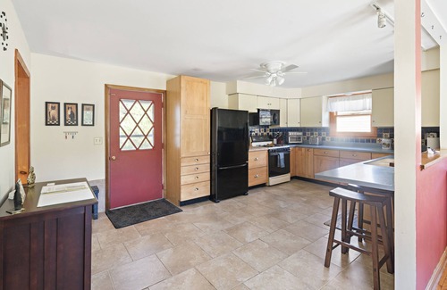 Lenox Dale Casa | Sun Filled Lenox Retreat-Minutes to Tanglewood