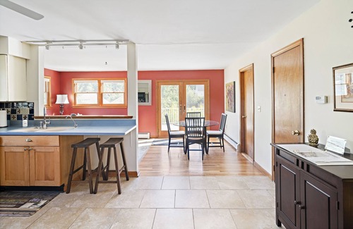 Lenox Dale Casa | Sun-Filled Lenox Retreat - Minutes to Tanglewood!