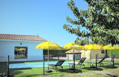 Civrac-en-Medoc Casa | Sun House by Interhome
