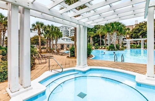 Villa Lago Condominio | SUN KISSED condo, Fantastic Location w/ pool