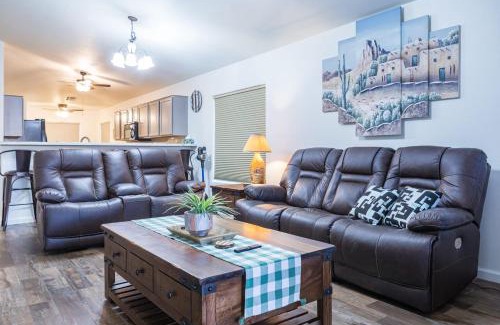 Springer Ranch Casa | Sun-Kissed Gem - Pool Heater Golf Green AZ Room