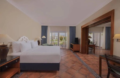 Sharm El Sheikh Complejo | Sun-Kissed Shores & All-Day Dining Included l 4 Spacious Suites, Pools & Spa