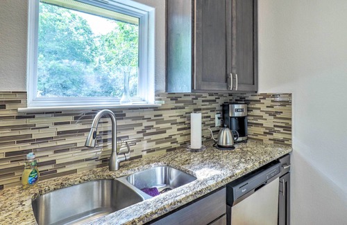 Govalle Apartamento | Sun-Lit Studio ~ 2 Mi to Downtown Austin!