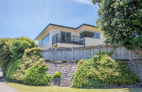 Paraparaumu Cabaña | Sun on Seaview - Paraparaumu Beach Holiday Home