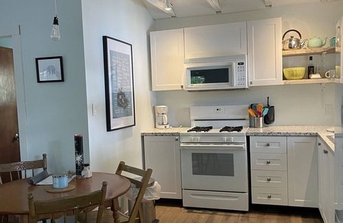 Rideau Lakes Cabaña | Sun on the Brow Cottages 🛶 Breezy Cottage