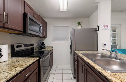 South Padre Island Condominio | Sun Ray #1B - Pet Friendly, 3min Walk to Beach
