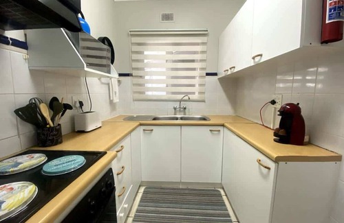 Fish Hoek Apartamento | Sun, Sea & Sand | Beachfront Stay w/ Garage