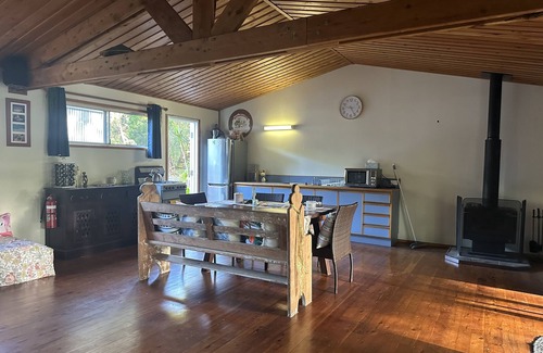 Brisbane Waterfront Casa | Sun Setters Beach House ( Kooringal )