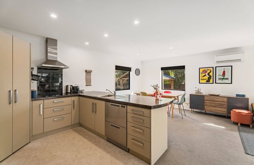 Lowburn Casa | Sun Soaked Escape - Cromwell Holiday Home