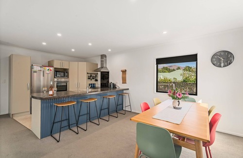 Lowburn Casa | Sun Soaked Escape - Cromwell Holiday Home