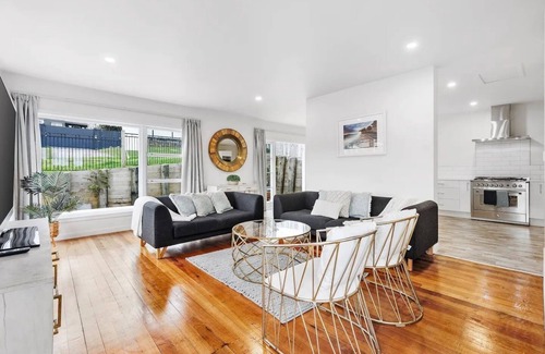 Torbay Casa | Sun-Soaked Holiday Home Close to Beach
