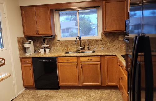 Sun City Casa | SUN, SUN, SUN!! Enjoy spacious home in Sun City Arizona