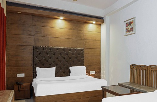 The Mall Road Hotel | Sun Village Resort