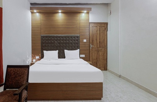 The Mall Road Hotel | Sun Village Resort