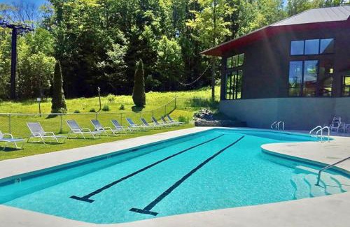 Central Vermont- Killington Casa | SunBear AC Pool Game Room Fireplace Hiking