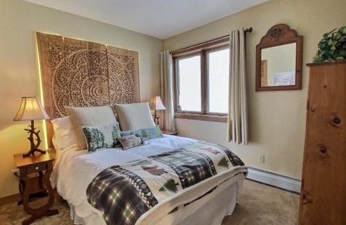 Central Vermont- Killington Casa | SunBear AC Pool Game Room Fireplace Hiking