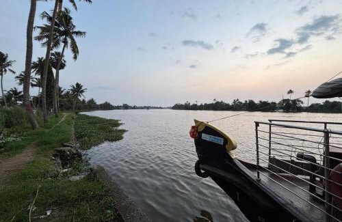 Alappuzha Alquiler De Eote | Sunbirds Premium House Boat at Alleppey Backwaters Kerala