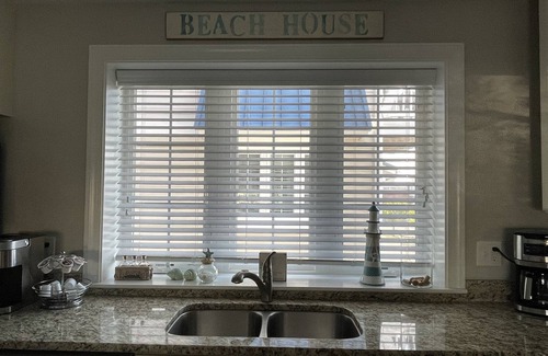 Ocean City Casa | Sunburst on 16th A Block from the Beach and Boardwalk! 2 Car Garage Ocean View