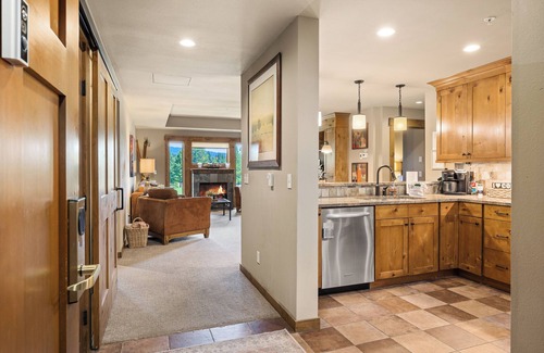 Cle Elum Condominio | Suncadia golf view condo with seasonal pool and hot tub!