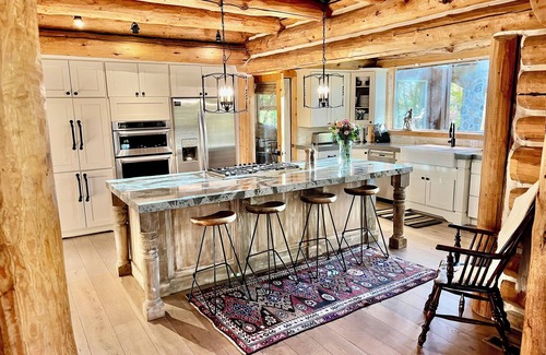 Sundance Cabina | Sundance Compound, Large Groups, Hot Tub, Casita, Sleeps up to 18!
