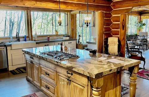 Sundance Cabina | Sundance Compound, Large Groups, Hot Tub, Casita, Sleeps up to 18!