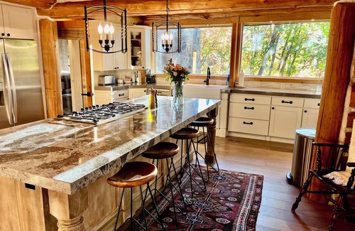 Sundance Cabina | Sundance Compound, Large Groups, Hot Tub, Casita, Sleeps up to 18!